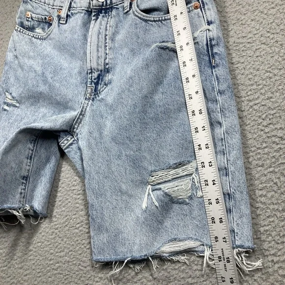 Gap High Rise Loose Bermuda Shorts Womens 2/26 Light Wash Distressed Raw Hem - Picture 10 of 16